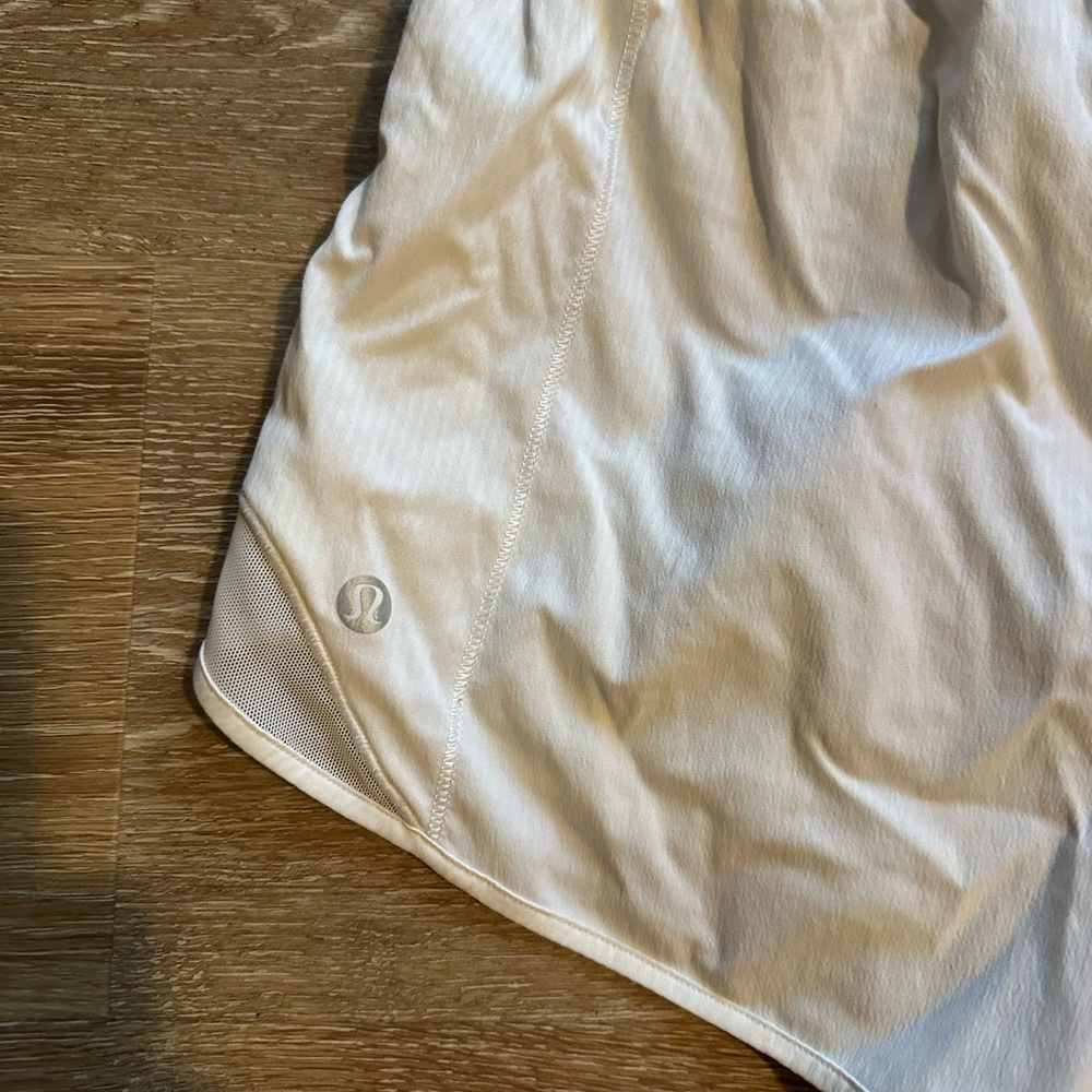 Lululemon Hotty Hot High Rise Shorts - Picture 4 of 5